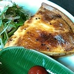 カフェ トリップ - ⑩キッシュプレート　カレーとひき肉入り！