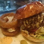 ザ・コーナー ハンバーガー＆サルーン - テリヤキバーガー+グリルドオニオン（オニオンリングとマッシュポテト）
