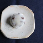 出町ふたば - 2015年05月06日（水）　豆餅・餡入り（175円）