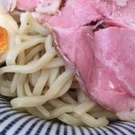 ふく流らーめん 轍 - 近影。どれもこれもぶりっぶりです。