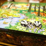 セララバアド - こんなお菓子の缶で登場