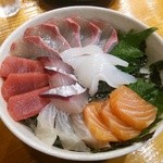 魚虎 - 海鮮丼　普通サイズ