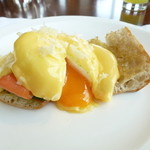 ピャチェーレ - 朝食のエッグベネディクト
