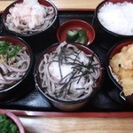 大黒食堂 - そば定食。甘エビの　天ぷらと、ご飯も付いてます。