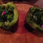 サーモンアンドトラウト - 皮ごと食べられるキウイ　中にはハーブがぎっしり