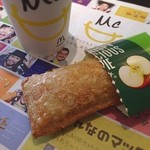 Makudonarudo - 久しぶりにマックのアップルパイ。子供の頃、アップルパイはこれしか食べたことなくて、アップルパイはこういうものだと思ってました(^_^