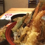 Tempura Kaisen Kome Fuku - うん。サクサク
                        ブリサーモン丼と悩んだ挙句の天丼