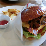 マグズカフェ - 5月限定＠焦がしバター醤油マッシュルームチーズバーガー(ランチセット) 