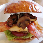 マグズカフェ - 5月限定＠焦がしバター醤油マッシュルームチーズバーガー(アップ) 