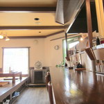 ラーメン･餃子 ハナウタ - 「内観」カウンター席と座敷席があります