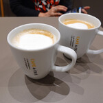 カフェ・ド・クリエ - ドリンク写真:カフェ・ラテ完成 x2