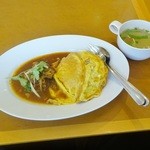 タイスマイルキッチン - ランチメニュー「カオパツバイガパオ、ゲーンハンレー」（950円）