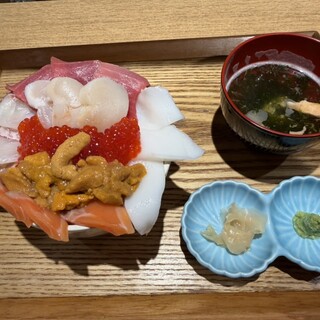 立ち食い海鮮丼 みこ食堂_1