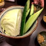 山内農場 - お通しは、なんと～！
新鮮野菜～！ヾ(≧▽≦)ﾉ