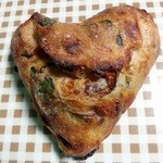 くるみのランプ - ほうれん草のチーズパン