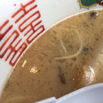 長崎楼 - 2015年5月下旬 写真では分かりにくいですが、スープの脂と髄が微妙に分離した感じがしました。でも美味かった。