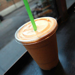 Taïm Falafel & Smoothie Bar - デーツ、ライム、バナナ・スムージー