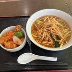 三国志 - 料理写真:ネギチャーシュー麺と酢豚丼のセット980円