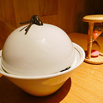 銀座　ふく太郎 - とらふぐの身と皮が入った焼売は、砂時計が終わるまでの間、待つしくみになっています！【2015年5月30日投稿分】