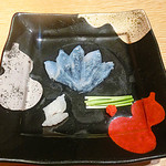 銀座　ふく太郎 - ●シュミレーション▶︎【16】このお店の特徴は器もこだわっていること。ふぐ用の葱「安岡葱」がついているのがいいね！　ふぐ料理にはかかせない名傍役だとか。あまりにも細い葱に驚きました（＠＠）