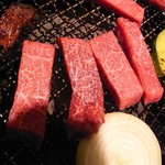 黒毛和牛焼肉 凱旋門 - わしのだっ　触れるな..