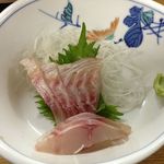 成田家 - イサキの刺身