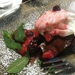 トラットリア クアルト - 【2015年6月】ランチセットのデザート：スペシャルバージョン　ガトーショコラ