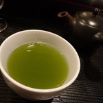 サロン デュ ジャポン マエダ - カウンターでは礼温冷と三服いただけます