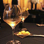 ガストロノミー ジョエル・ロブション - グラスもWineが変わるたびに変えられます