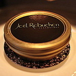 ガストロノミー ジョエル・ロブション - Le Caviar Impérial en fine gelée coraillée servi en surprise