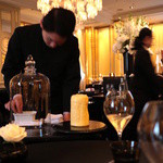 ガストロノミー ジョエル・ロブション - 芸術的なバターの取り分け