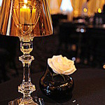 ガストロノミー ジョエル・ロブション - 店内風景「テーブル上のランプ/装飾品」