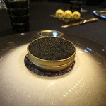 ガストロノミー ジョエル・ロブション - Le Caviar Impérial en fine gelée coraillée servi en surprise