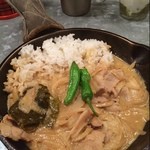 CAMP - 豚肉と
玉ねぎ炒めた 
グリーンcurry