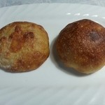 チクテベーカリー - 左;フロマージュ、右;アンパン