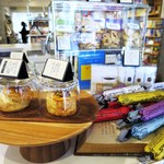 ウィークエンダーズコーヒー オール ライト - レジ横