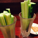 笑酒屋　山三 - お通し
      キューリスティック肉味噌マョ