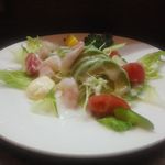 コイサクメインランドイン - アボガドと海老のサラダ
