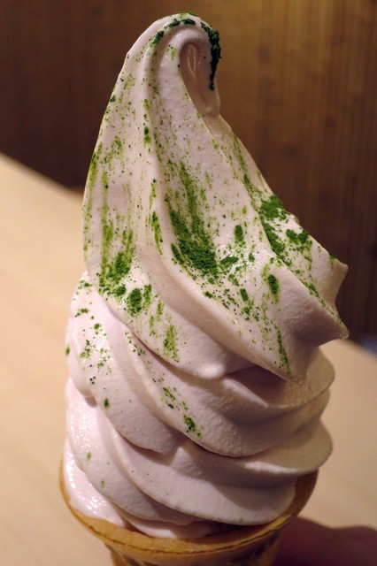 桜のソフトクリームを求めて京都駅八条口にある 祇園辻利 さんへ By やんやんこ 祇園辻利 京都駅八条口店 ぎおんつじり 京都 日本茶専門店 食べログ