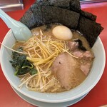 山岡家 - 料理写真:醤油ラーメン/サ券10枚、白髪ネギ/ポイント交換、コロチャー/ポイント交換、味玉/ポイント交換、板海苔5枚/ポイント交換