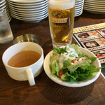 ビストロISOMARU - ランチは、サラダ、スープ、ライス、ドリンク付き。