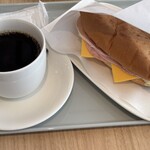 ドトールコーヒーショップ - 料理写真:ブレンドコーヒーL、チーズinミラノサンド