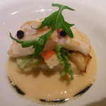 レストラン サンパウ - 桜鯛、カレーソース。エンダイブとカシューナッツ。