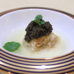 トゥ・ラ・ジョア - チョウザメの一皿　(2015/05)