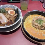 丸源ラーメン - 料理写真: