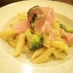 かみむら食堂 - そらまめと生ハムのペンネ