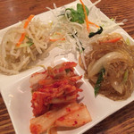 韓国家庭料理ジャンモ - お総菜バー
            お一人様1皿1回
            