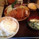 とんかつよしえ - 上とんかつ定食（1550円）