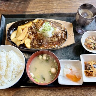 お食事処まるに_1