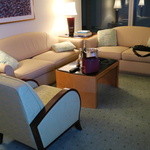 ザ・リッツ・カールトン東京 - 自宅より遙かに広いリビング（30畳ほど）